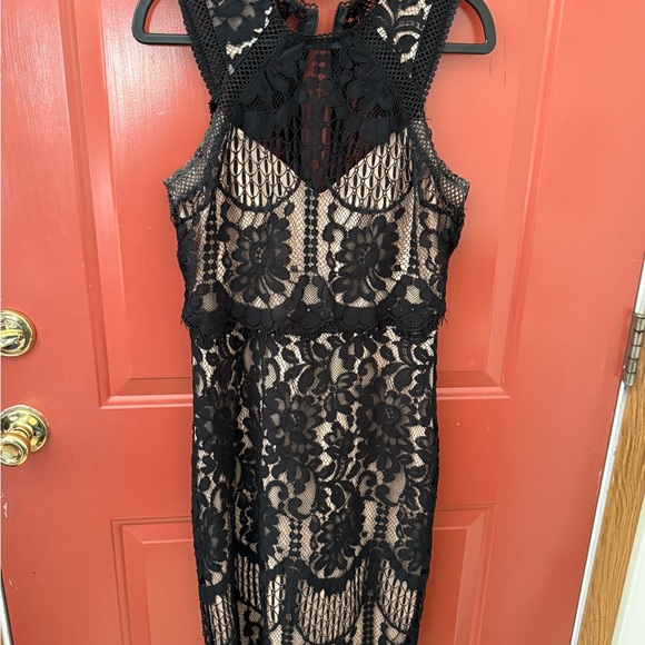 Lulus Dresses & Skirts - Lulu's Black Lace Midi Dress with Nude Lining
